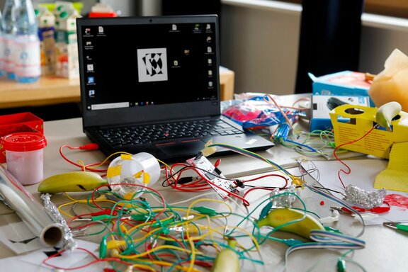 Digitaler Orientierungsparcours: Station Digitale Technik mit Makey Makey  