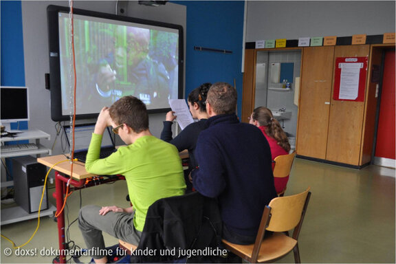 Kinder bei der Audiodeskription  
