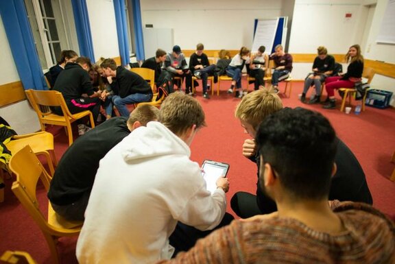 © mediale pfade | Projekt AntiAnti Jugendliche mit Tablets