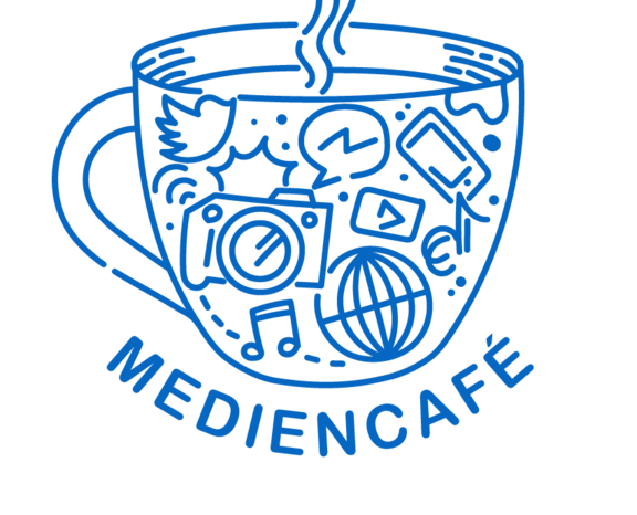 Eine Tasse, unter der "Mediencafé" steht.