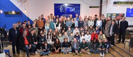 Gruppenfoto aller Teilnehmenden des Generationendialogs KI im BASECAMP