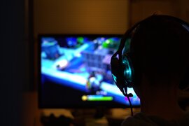Beim Spielen eines Computerspiels
