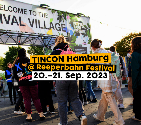 Junge Menschen, die zur TINCON gehen.