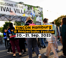 Junge Menschen, die zur TINCON gehen.