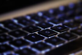 315x1200_Header_4_Tastatur.jpg