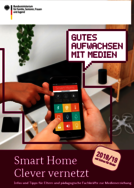 Ein Smartphone, welches in einer Hand gehalten wird und auf das andere Finger zeigen.