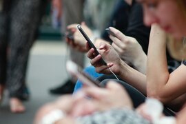 Menschen am Smartphone