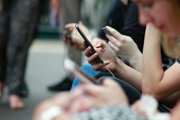 Menschen am Smartphone