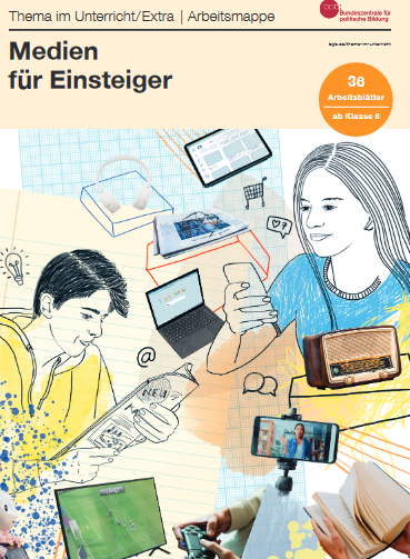 Personen, die digitale Geräte wie Laptops, Tablets, Smartphones, etc. in den Händen halten.